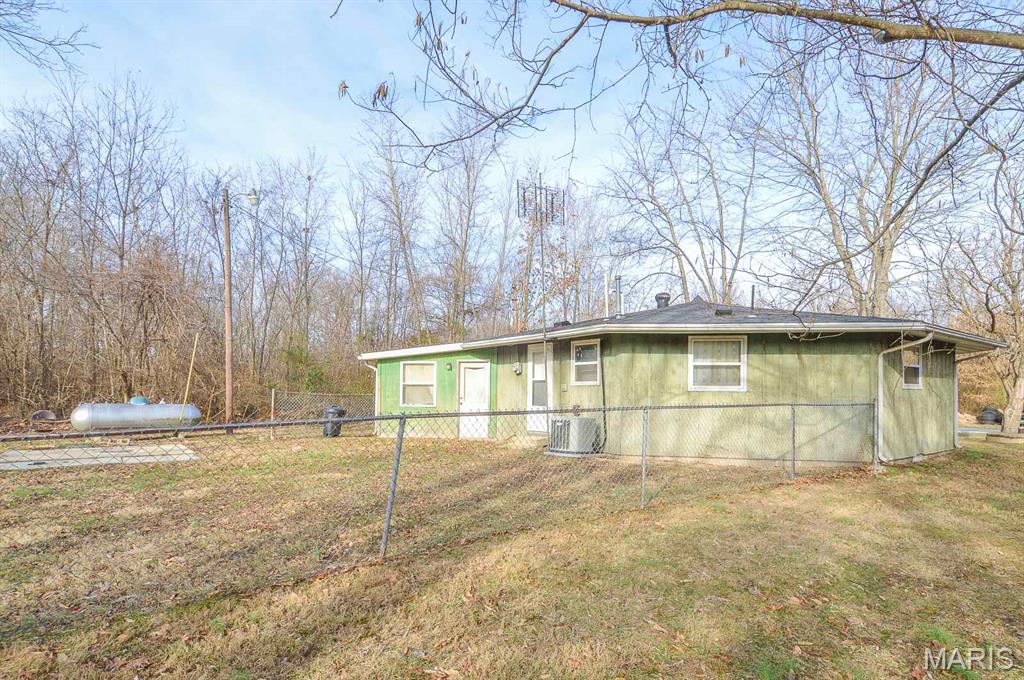 270 Locust Street Carlyle, IL 62231 - Photo 10 of 11