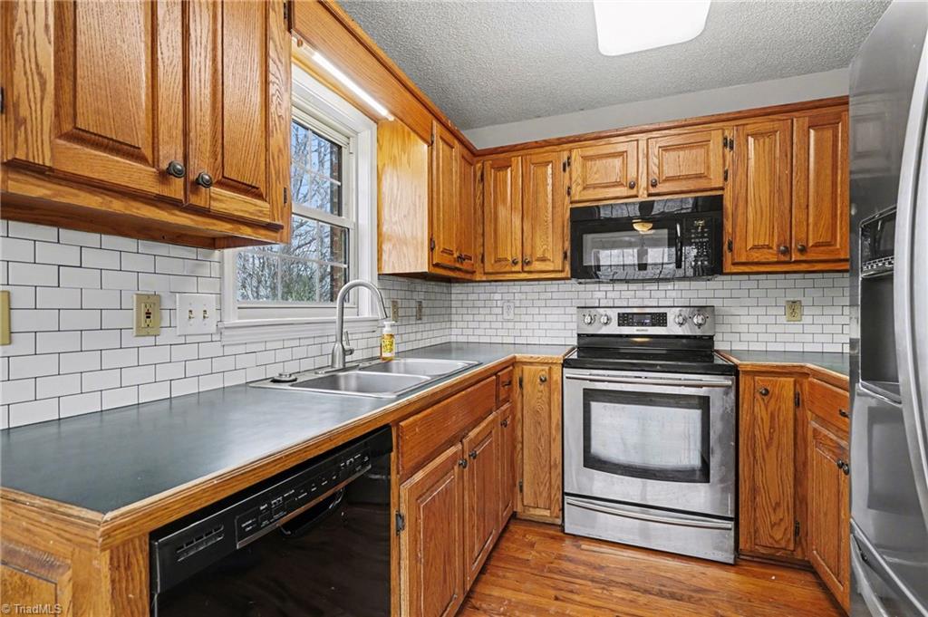 3301 Deal Mill Road Hudson, NC 28638 - Photo 4 of 45