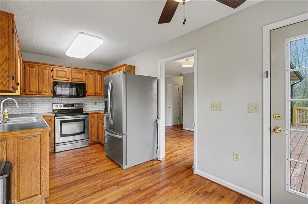 3301 Deal Mill Road Hudson, NC 28638 - Photo 5 of 45