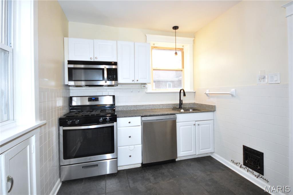 18 Sunset Court Pasadena Park, MO 63121 - Photo 11 of 29