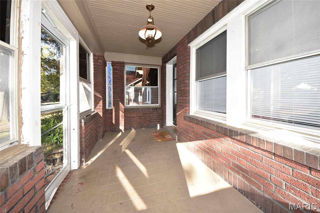 18 Sunset Court Pasadena Park, MO 63121 - Photo 2 of 29