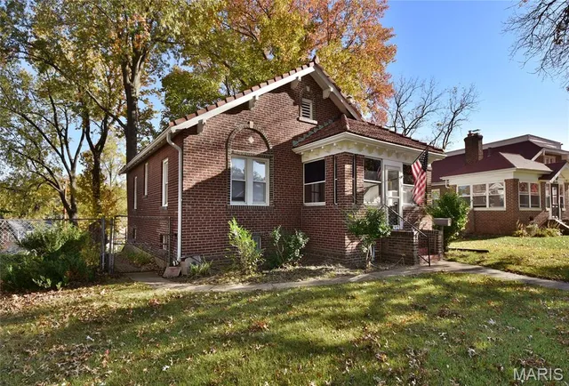 $169,000 | 18 Sunset Court, St. Louis, MO 63121