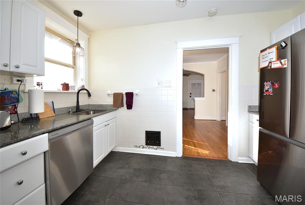 18 Sunset Court Pasadena Park, MO 63121 - Photo 3 of 29