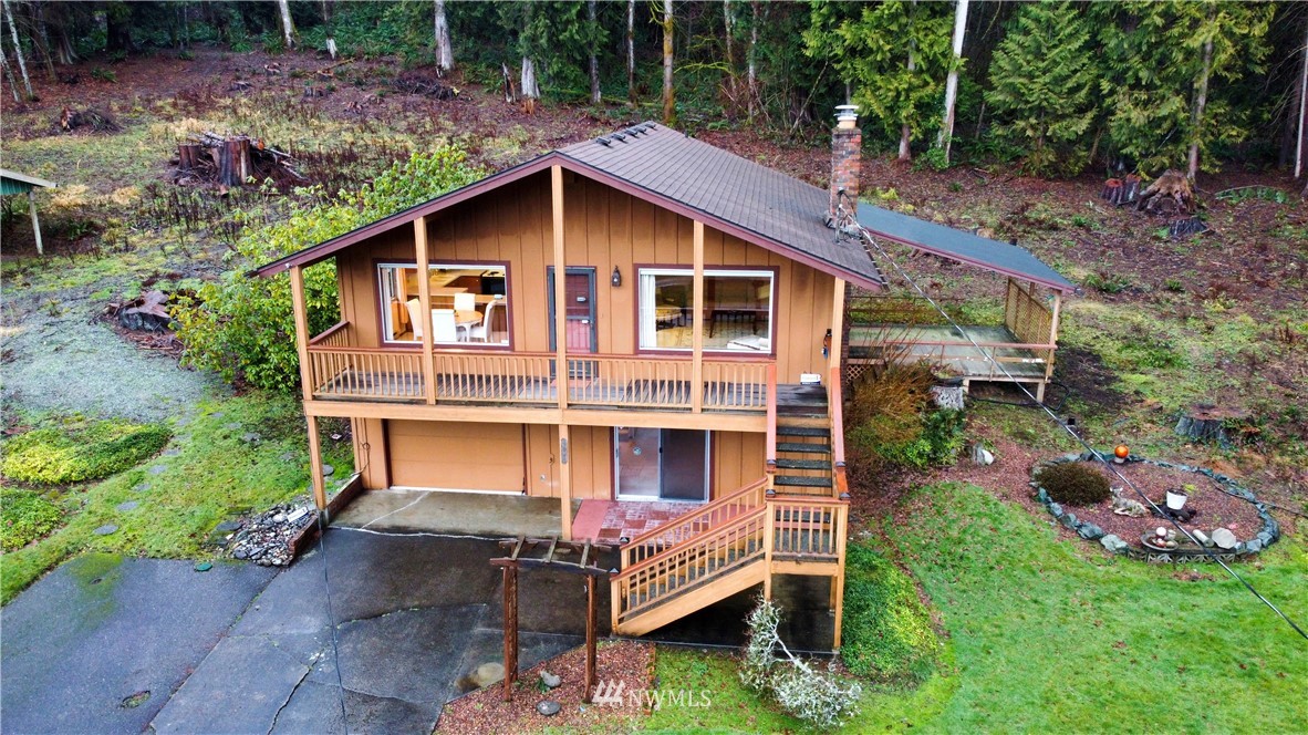 21889 Little Mountain Road Mount Vernon, WA 98274 - Photo 1 of 31 a front view of a house with garden