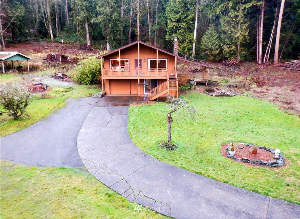 21889 Little Mountain Road Mount Vernon, WA 98274 - Photo 27 of 31 a front view of a house with garden