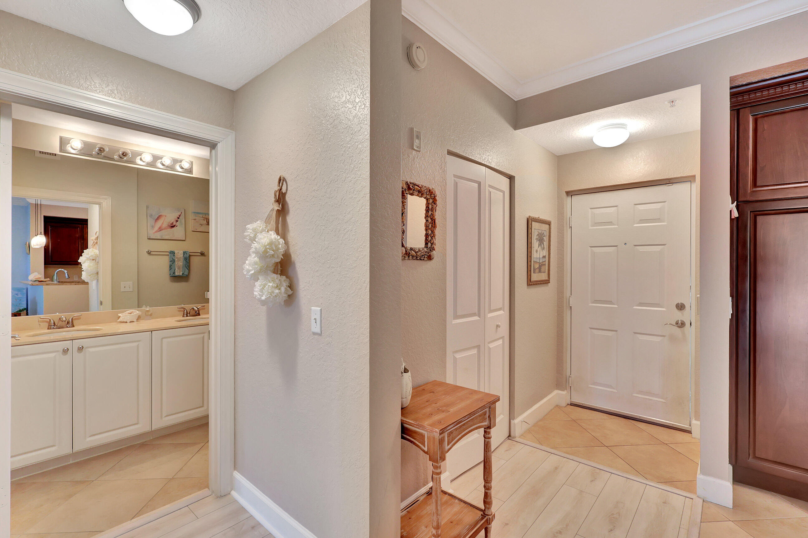 3 Renaissance Way, Unit 405 Boynton Beach, FL 33426 - Photo 3 of 37 Foyer