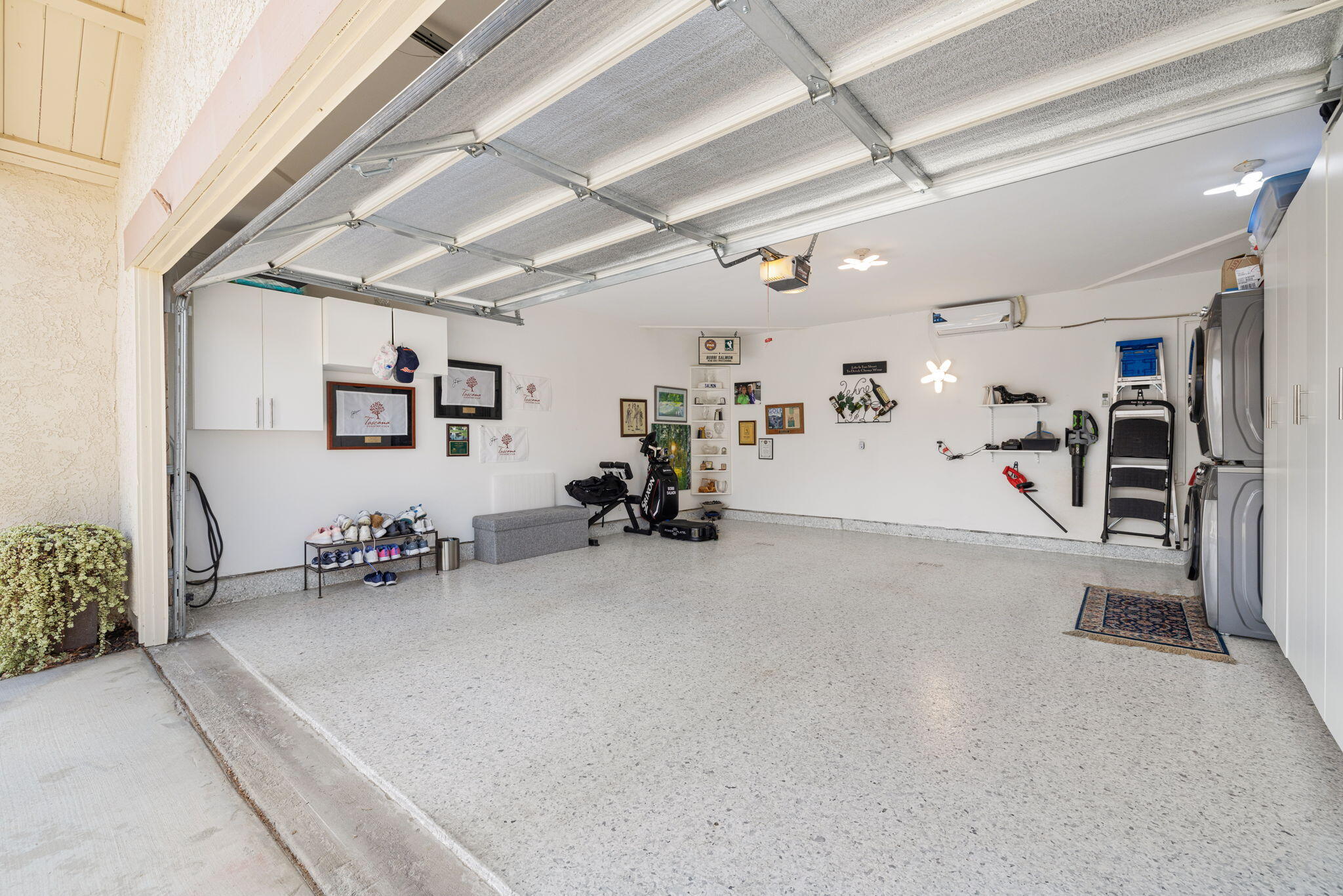 42831 Scirocco Road Palm Desert, CA 92211 - Photo 24 of 32 a view of a room with gym equipment