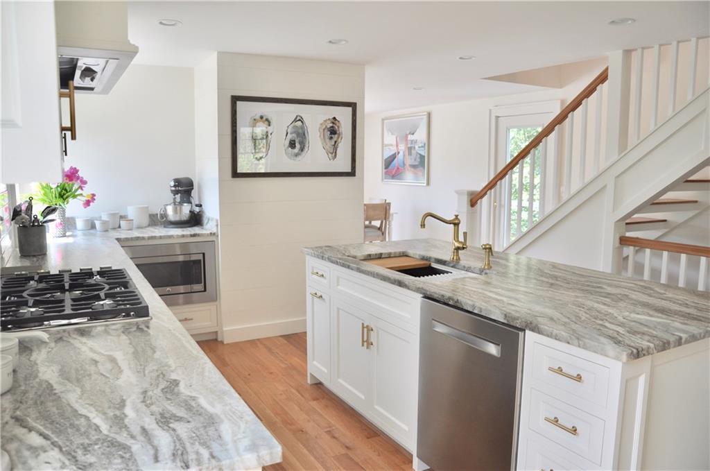 14 Sykes Road Pemaquid, ME 04558 - Photo 3 of 15 Efficient space in an open concept!