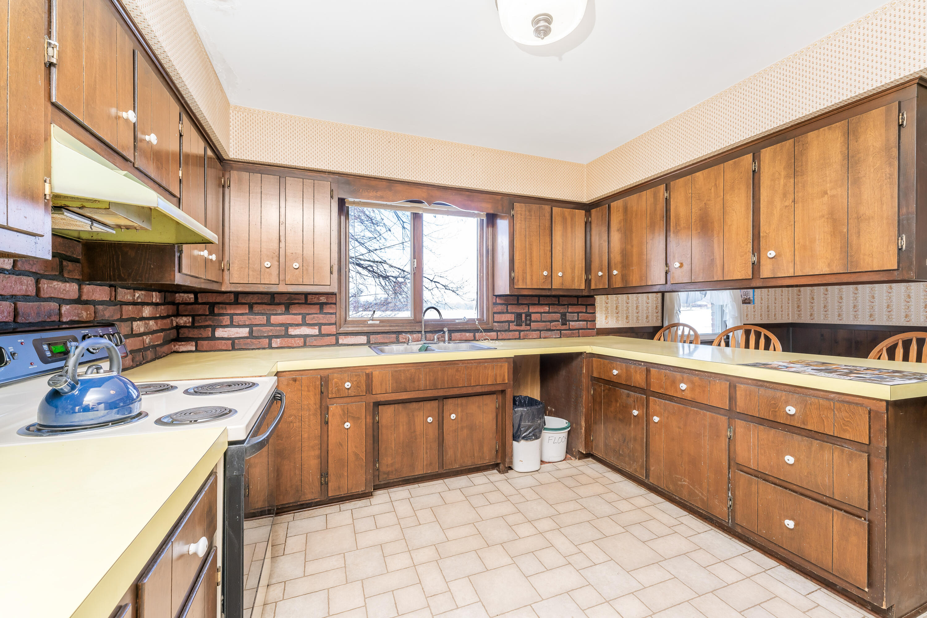 10798 Pleasant Lake Road Delton, MI 49046 - Photo 6 of 35 DSC03960