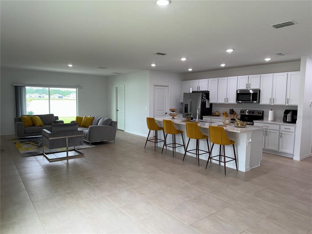 121 Citrine Loop Kissimmee, FL 34758 - Photo 3 of 40