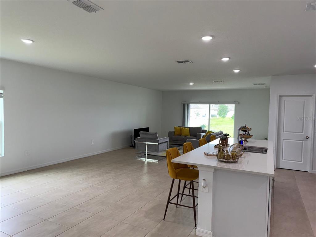 121 Citrine Loop Kissimmee, FL 34758 - Photo 5 of 40