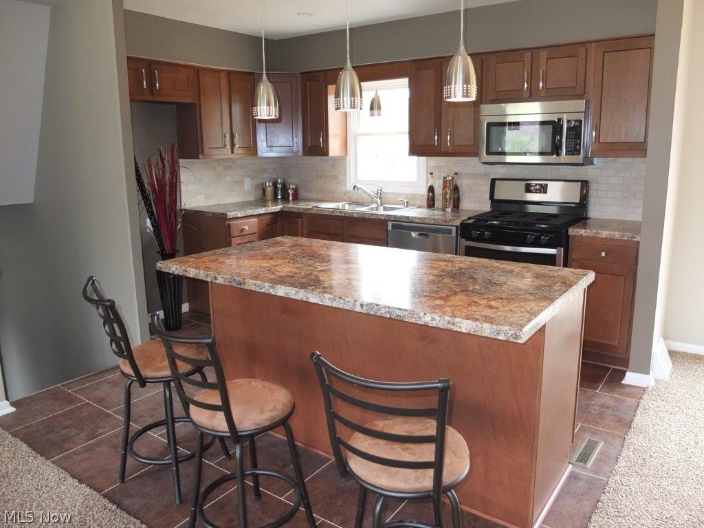 3352 Brenner Road Barberton, OH 44203 - Photo 4 of 16 Kitchen has an island with breakfast bar.