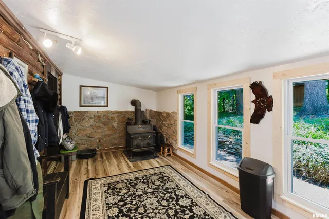 $475,000 | 690 Ganntown Lane, Grantsburg, IL 62943