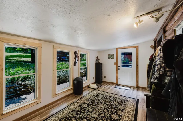 $475,000 | 690 Ganntown Lane, Grantsburg, IL 62943