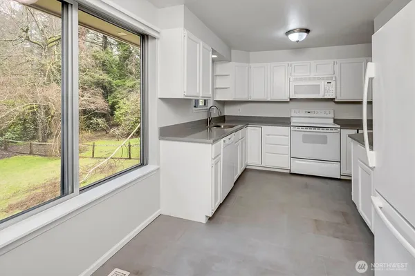 $4,600 | 3065 124th Avenue Northeast, Bellevue, WA 98005