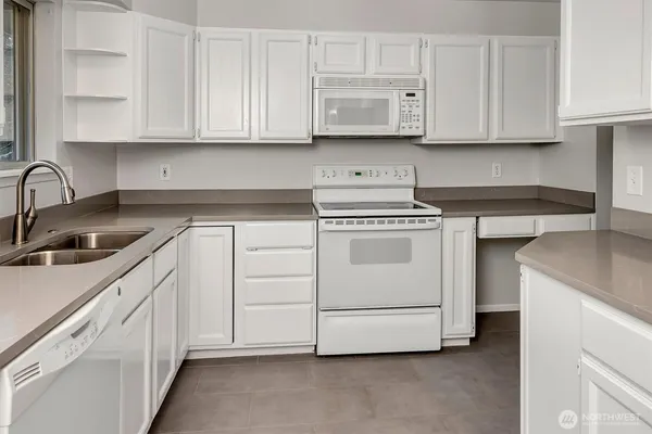 $4,600 | 3065 124th Avenue Northeast, Bellevue, WA 98005