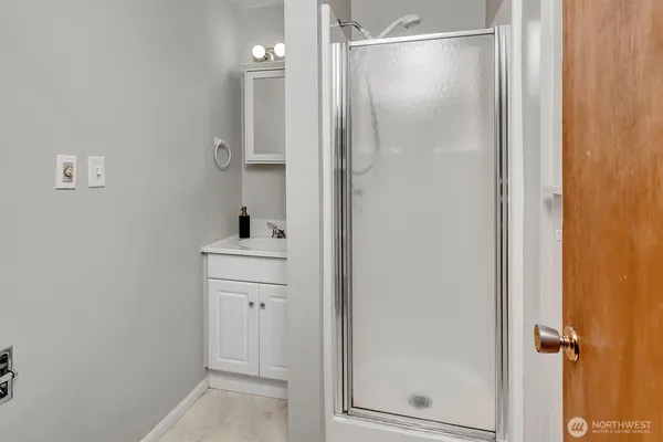 $4,600 | 3065 124th Avenue Northeast, Bellevue, WA 98005