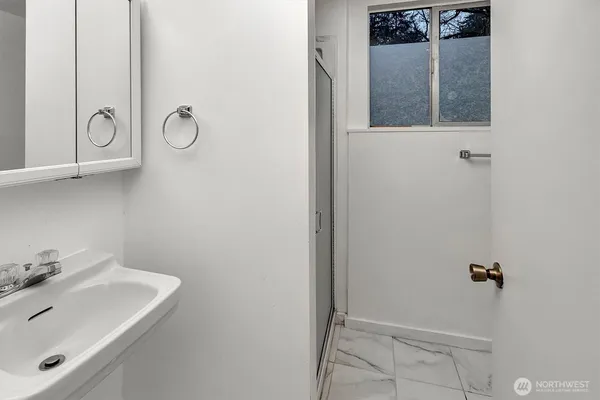 $4,600 | 3065 124th Avenue Northeast, Bellevue, WA 98005
