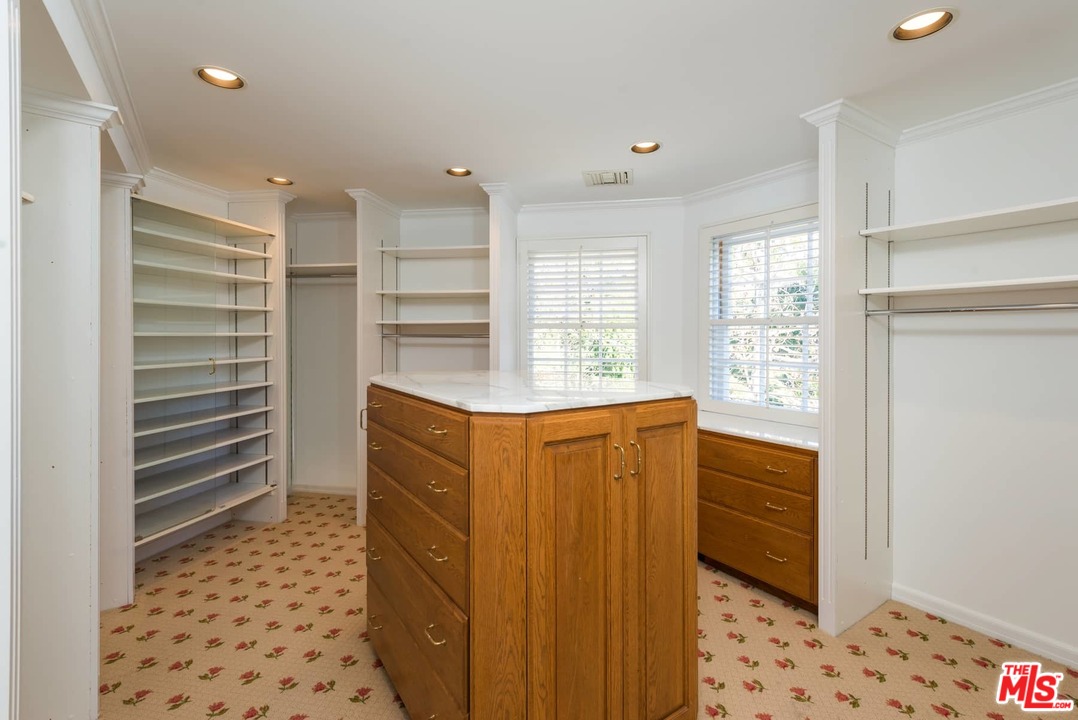 1027 Summit Drive Beverly Hills, CA 90210 - Photo 15 of 23 a room with window and walk in closet