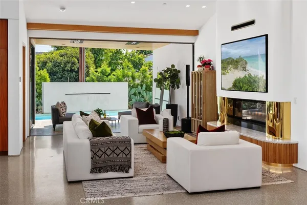 $6,500,000 | 2398 Redlands Drive, Newport Beach, CA 92660