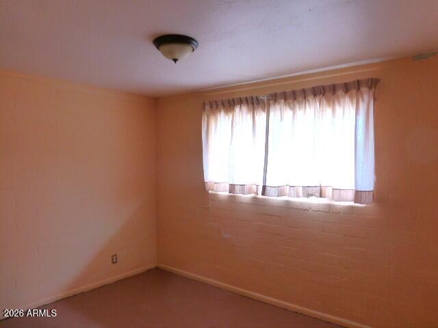 303 Greenwich Road Kearny, AZ 85137 - Photo 9 of 18 an empty room with a window