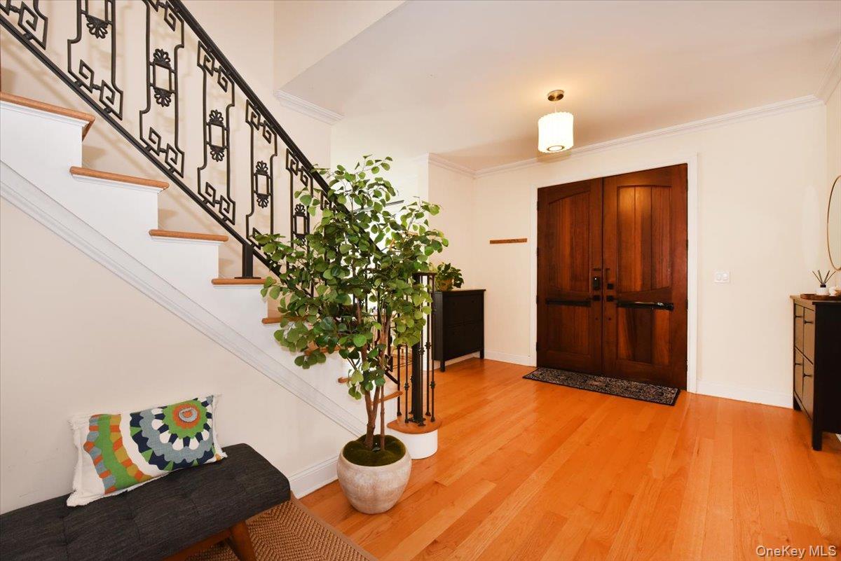245 Harbor Hill Road Roslyn, NY 11576 - Photo 9 of 33