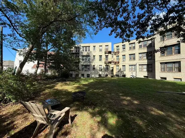 $2,000 | 32 Sidlaw Road, Unit 6, Boston, MA 02135