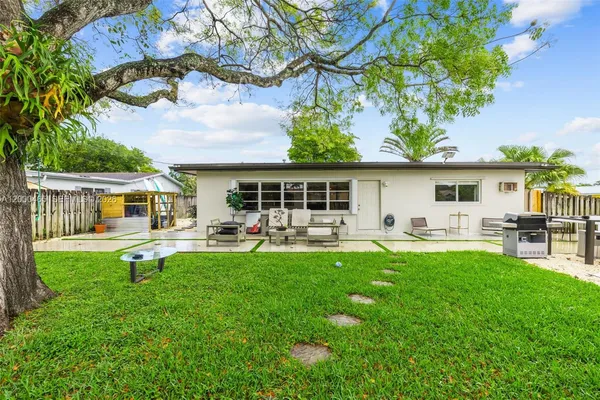 $850,000 | 1700 North 48th Avenue, Hollywood, FL 33021