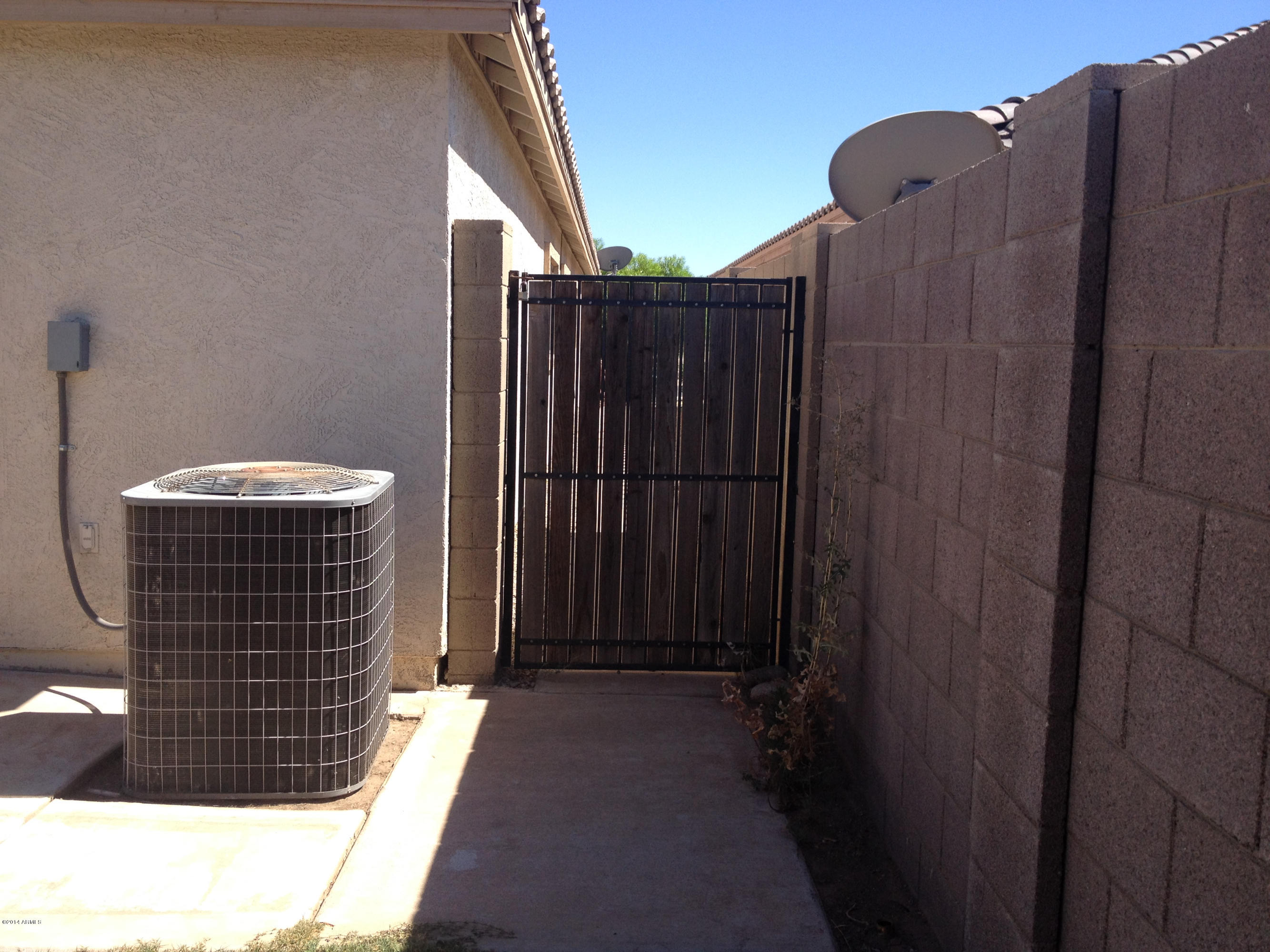 2518 West Roeser Road Phoenix, AZ 85041 - Photo 5 of 41 Gallery Image 5