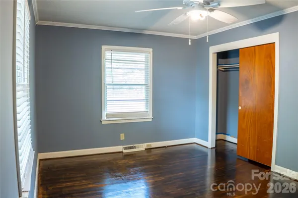 a view of empty room with window