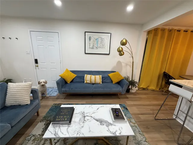 $2,200 | 2012 Brun Street, Unit A, Houston, TX 77019