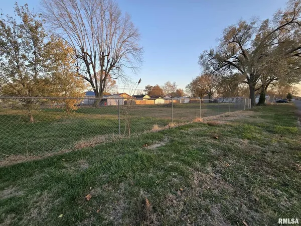 $25,000 | 210-214 North Oak Street, Du Quoin, IL 62832