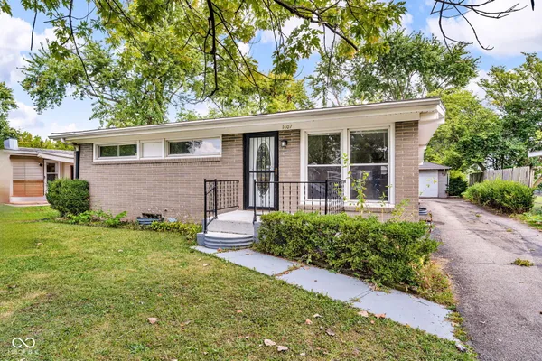$235,000 | 1607 Elmhurst Drive, Indianapolis, IN 46219