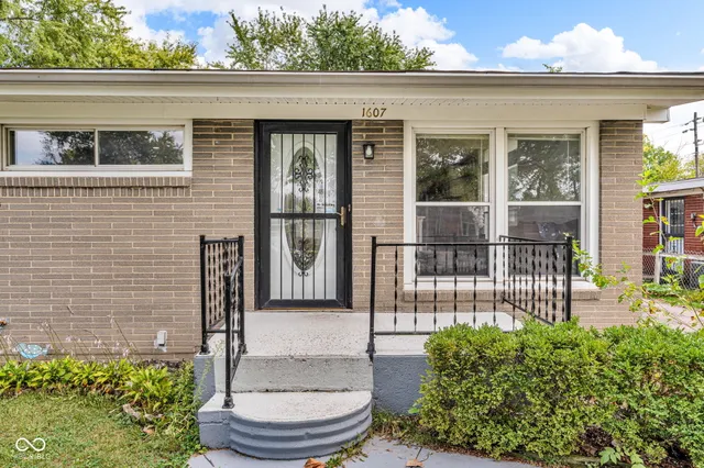 $255,000 | 1607 Elmhurst Drive, Indianapolis, IN 46219