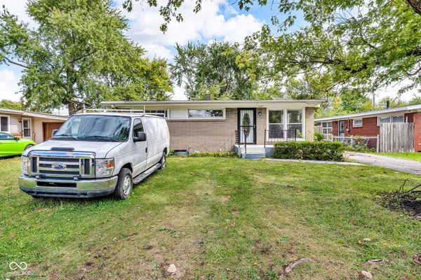 $235,000 | 1607 Elmhurst Drive, Indianapolis, IN 46219