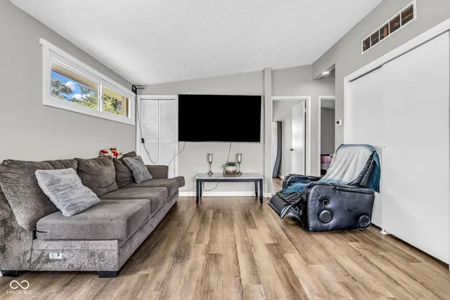 $255,000 | 1607 Elmhurst Drive, Indianapolis, IN 46219