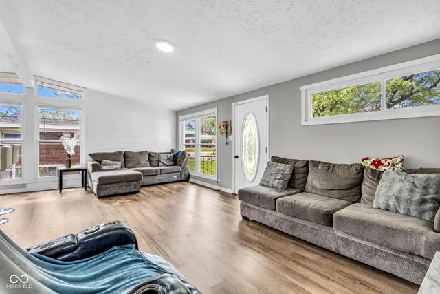 $255,000 | 1607 Elmhurst Drive, Indianapolis, IN 46219