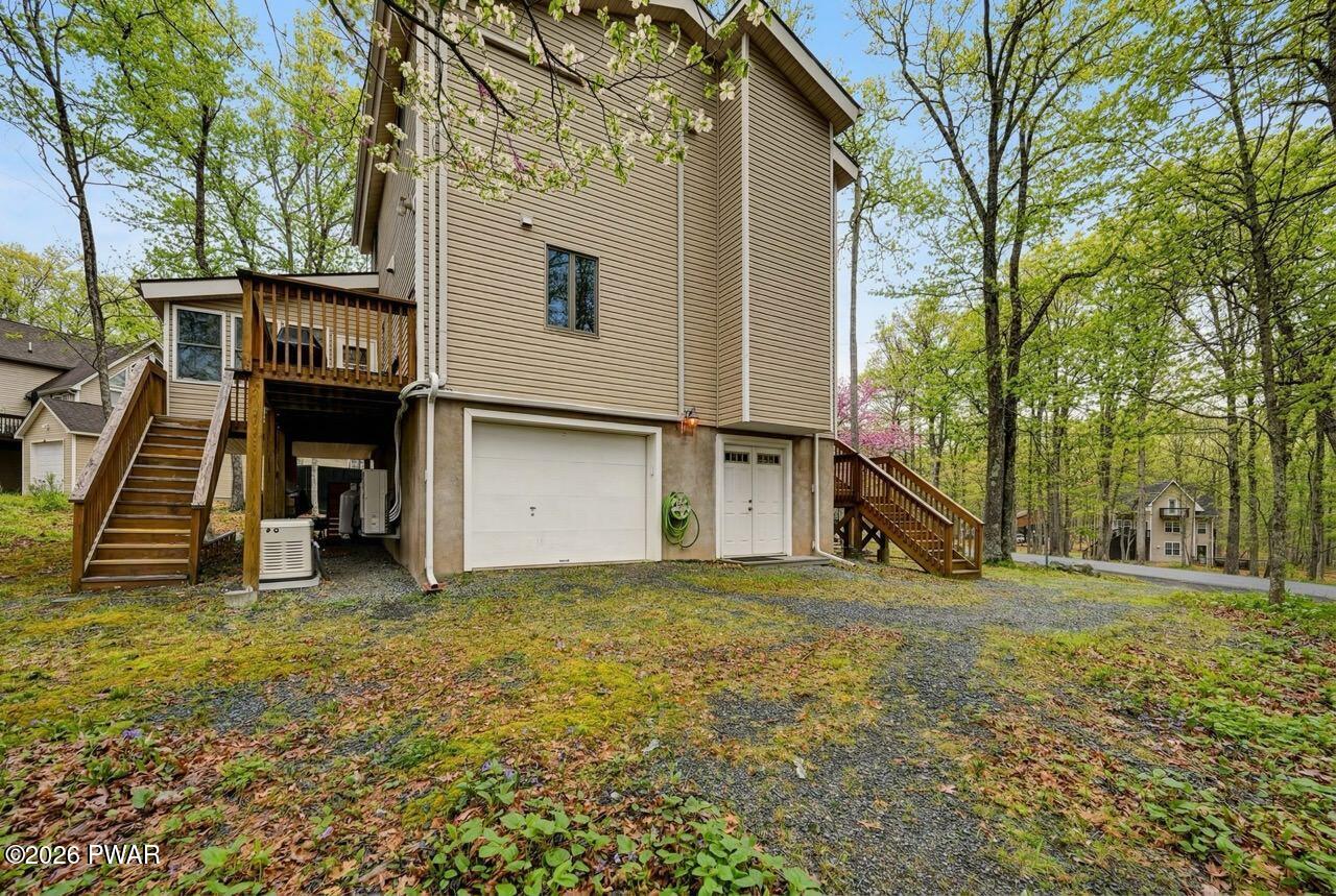 258 Lakeview Road Lackawaxen, PA 18435 - Photo 7 of 119