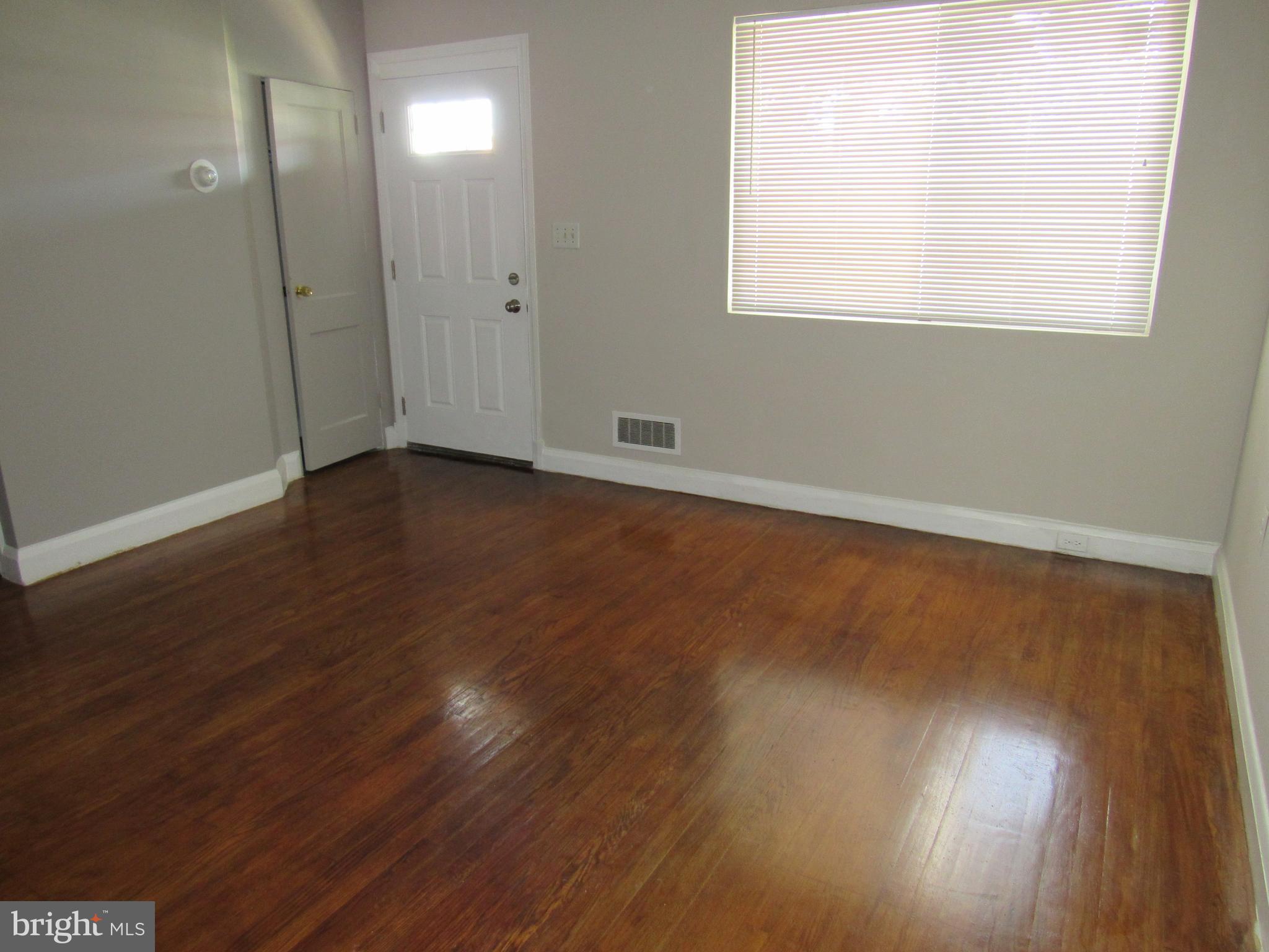 4150 Fallstaff Road Baltimore, MD 21215 - Photo 3 of 19 Living Room