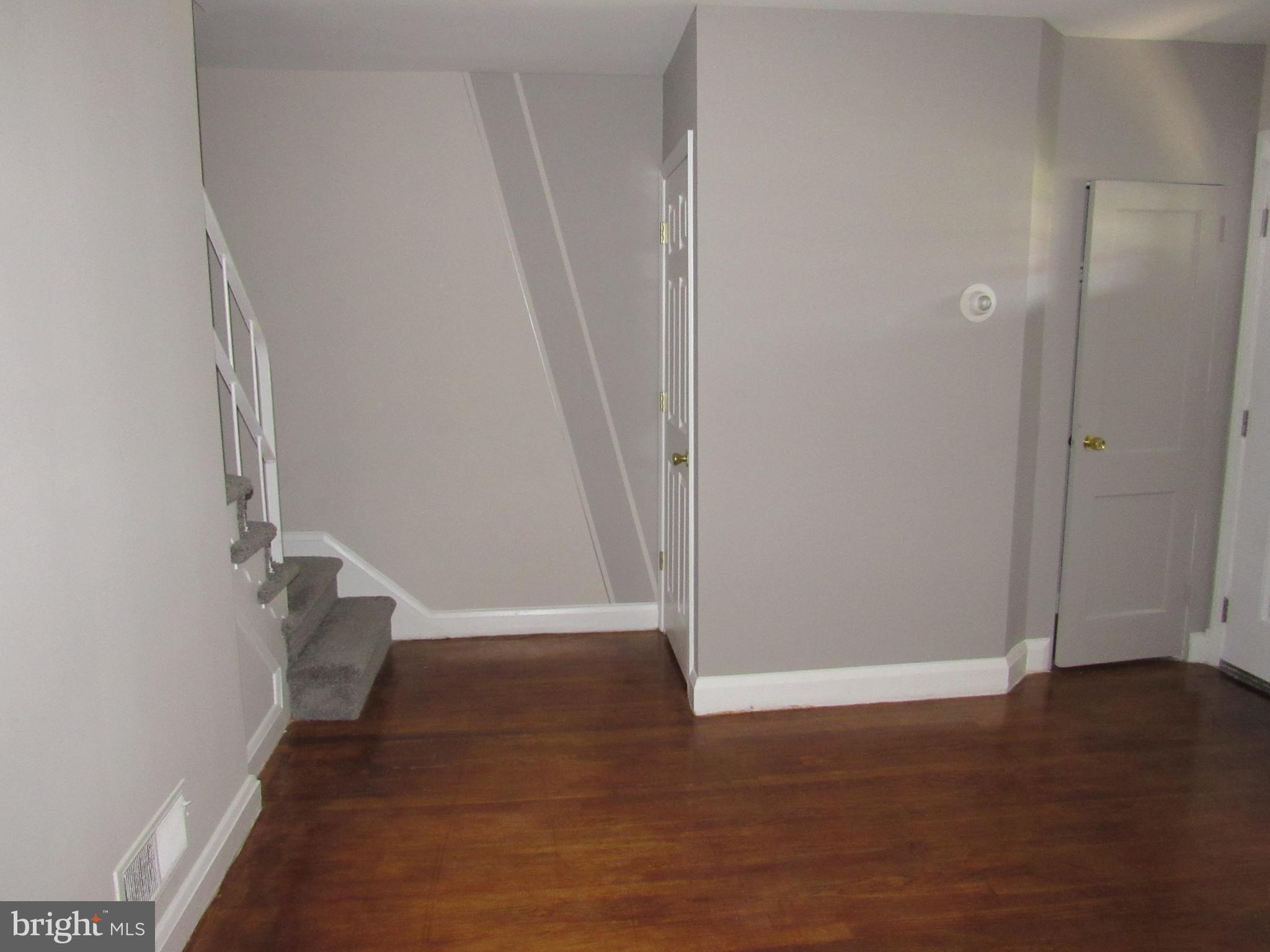 4150 Fallstaff Road Baltimore, MD 21215 - Photo 4 of 19 Living Room
