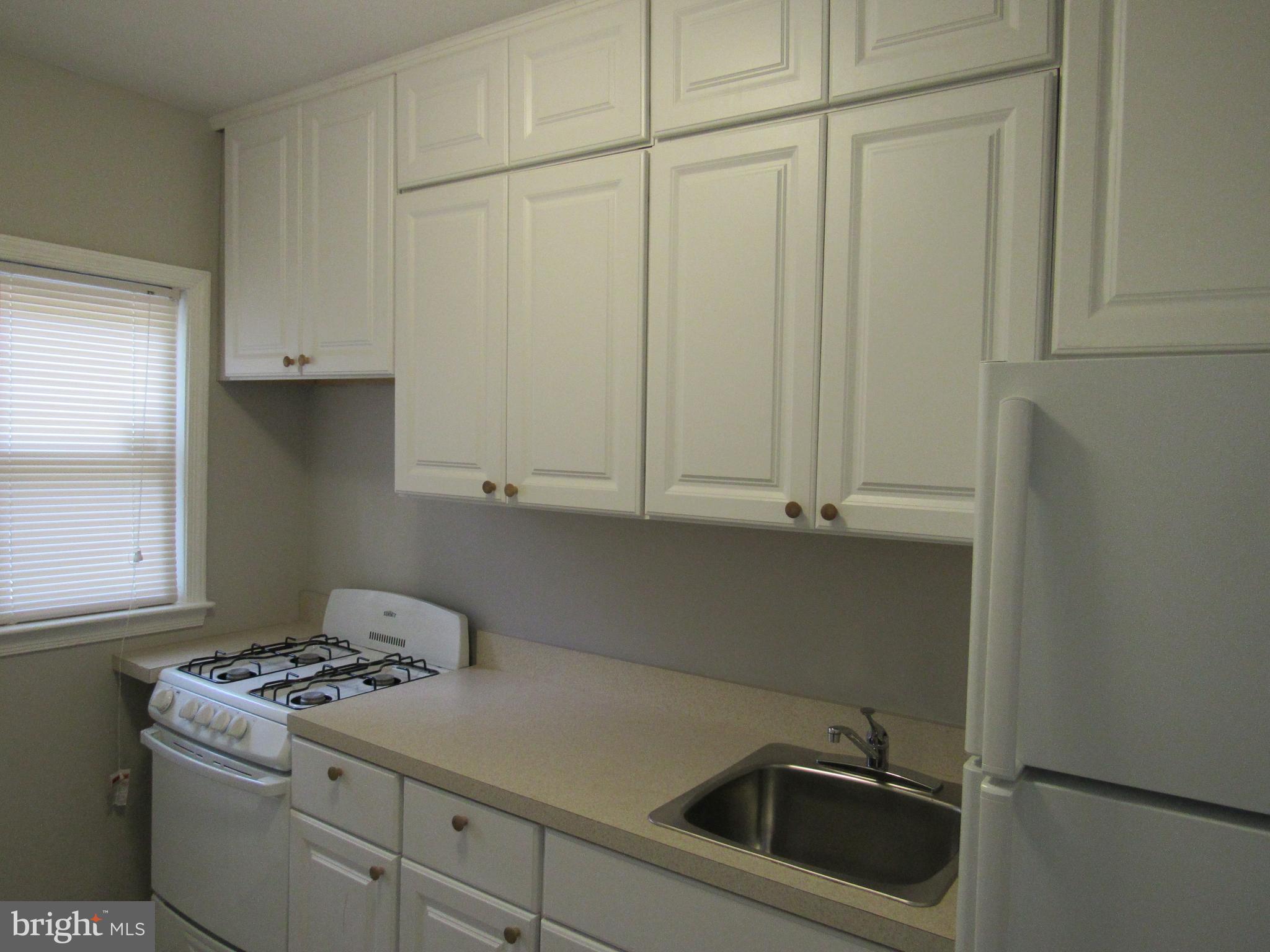 4150 Fallstaff Road Baltimore, MD 21215 - Photo 6 of 19 Kitchen