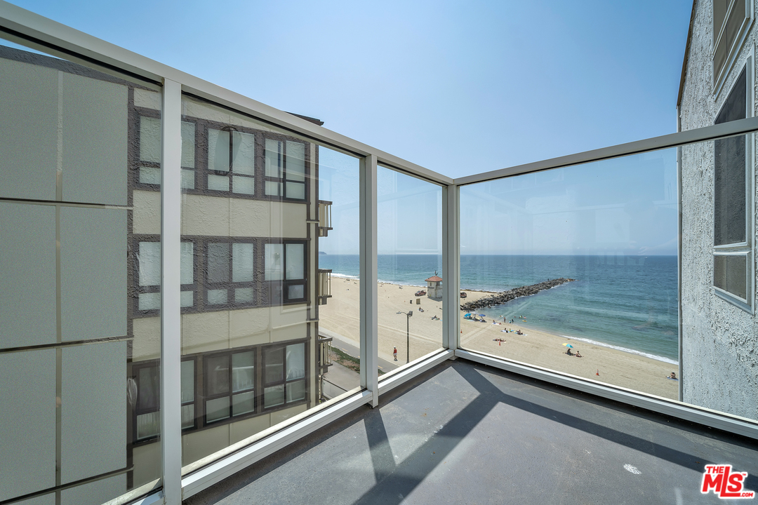 615 Esplanade, Unit 401 Redondo Beach, CA 90277 - Photo 5 of 19 a view of an empty room and window