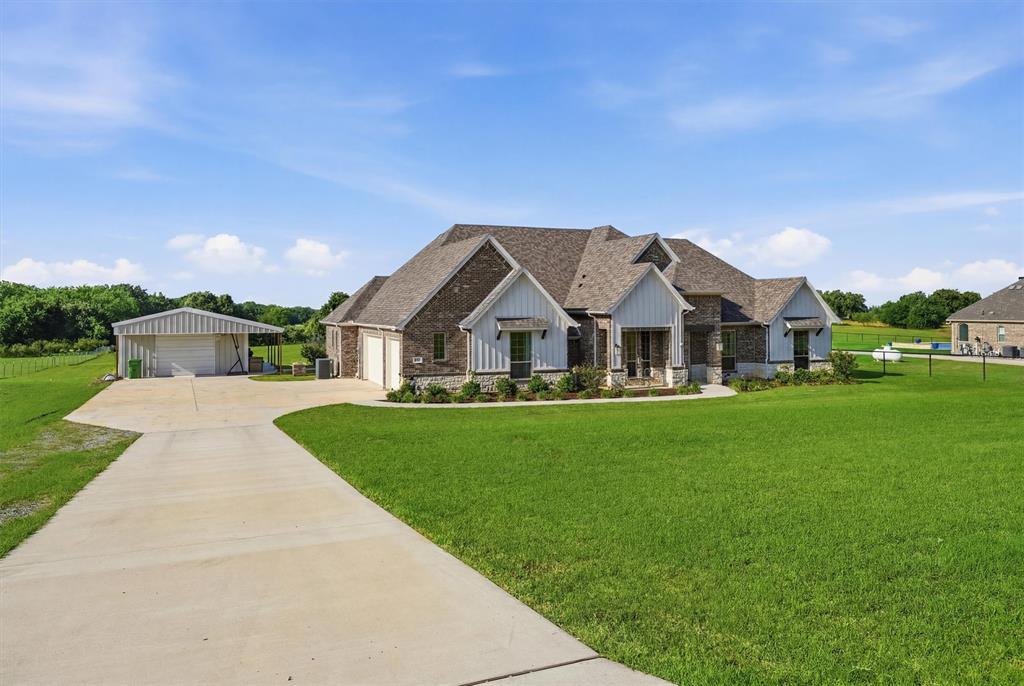 917 County Road 2175 Decatur, TX 76234 - Photo 2 of 34