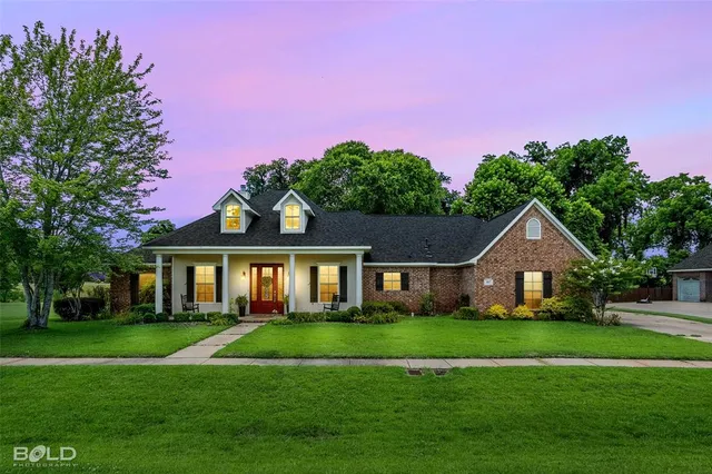 $399,999 | 207 Welham Trace, Bossier City, LA 71112