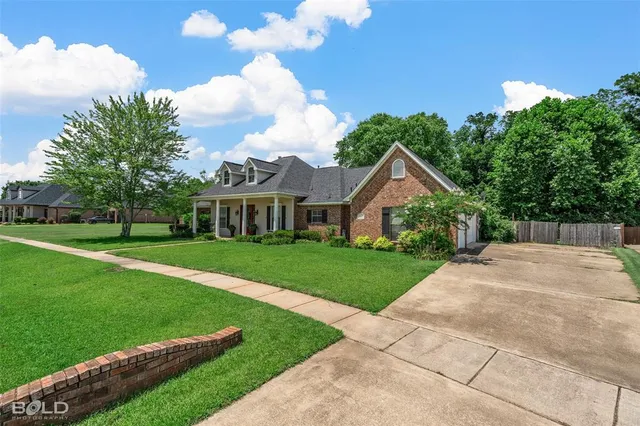 $399,999 | 207 Welham Trace, Bossier City, LA 71112