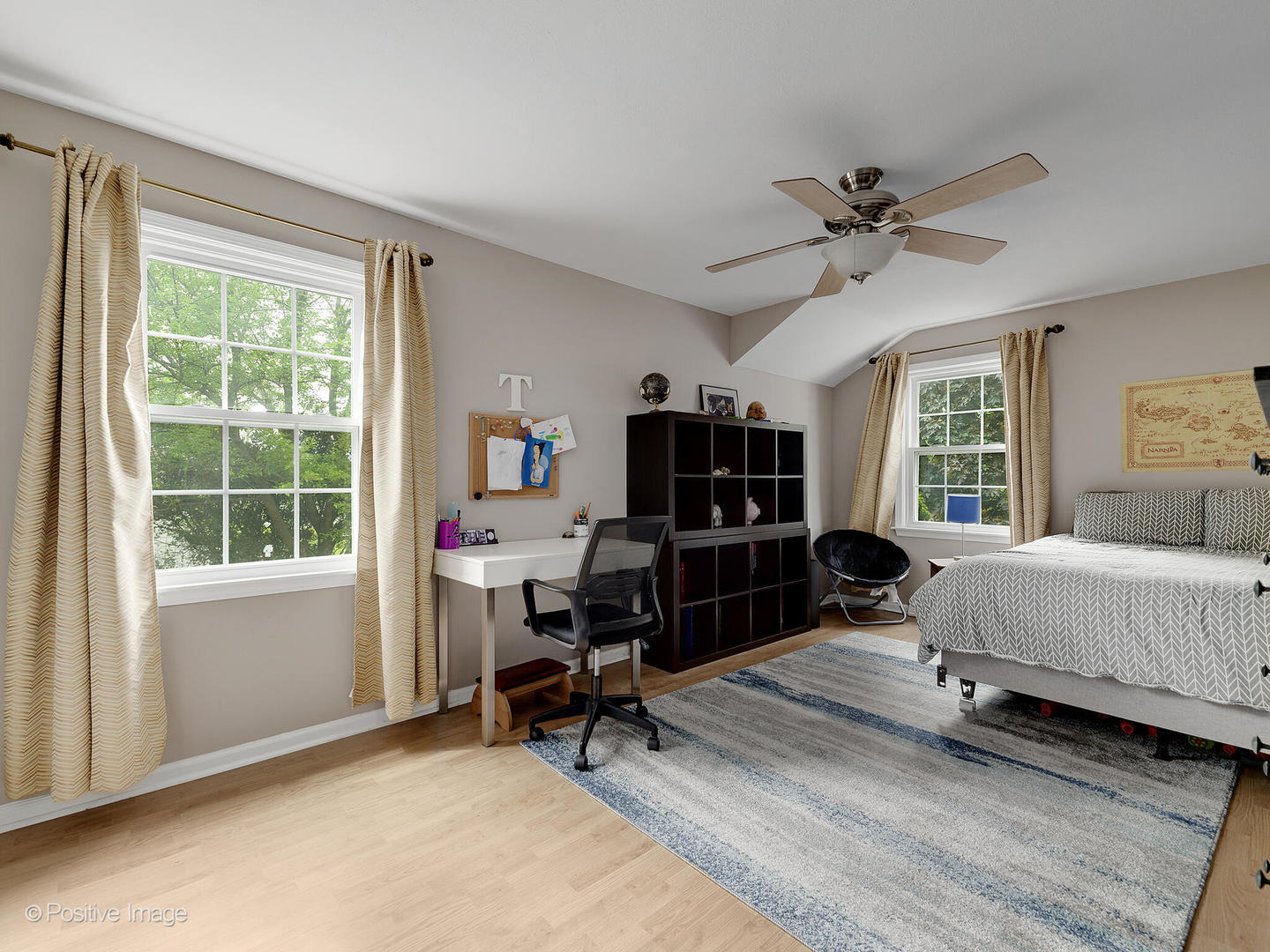 800 West Roosevelt Road Wheaton, IL 60187 - Photo 21 of 28 a living room with furniture and a large window