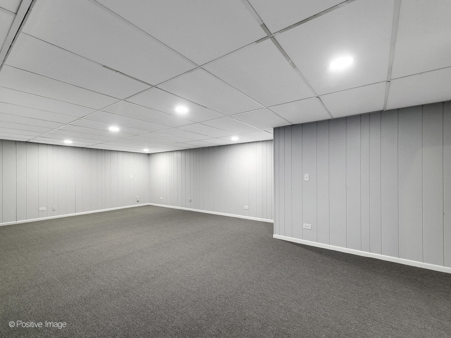 800 West Roosevelt Road Wheaton, IL 60187 - Photo 23 of 28 an empty room with a projector and fan