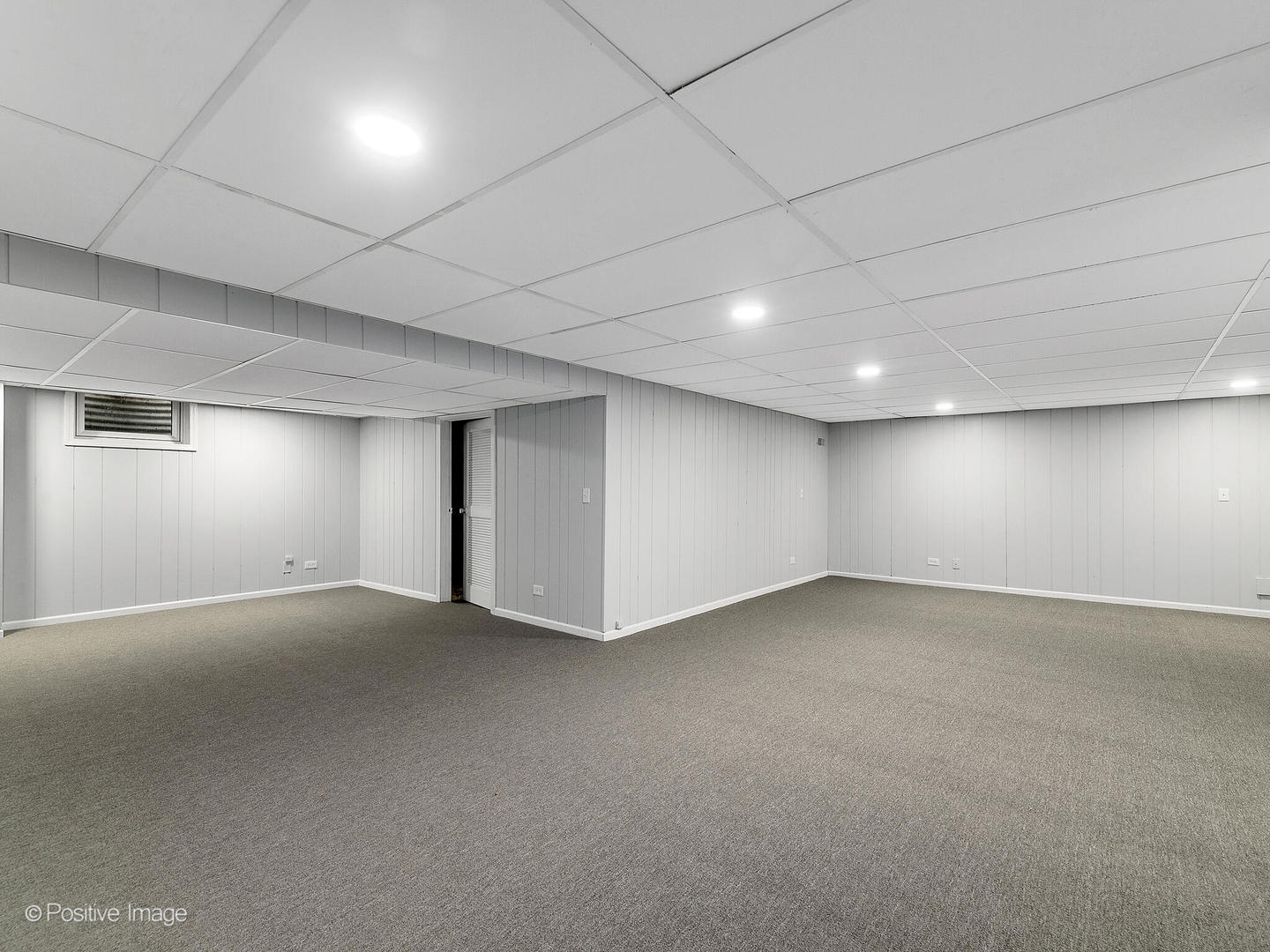 800 West Roosevelt Road Wheaton, IL 60187 - Photo 24 of 28 an empty room with windows