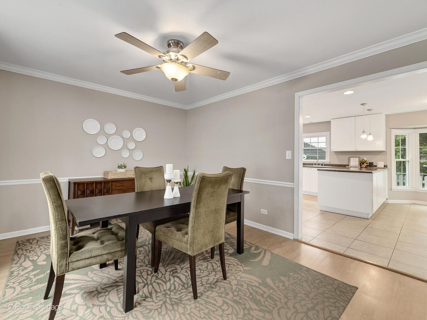 800 West Roosevelt Road Wheaton, IL 60187 - Photo 8 of 28 a view of a dining room with furniture