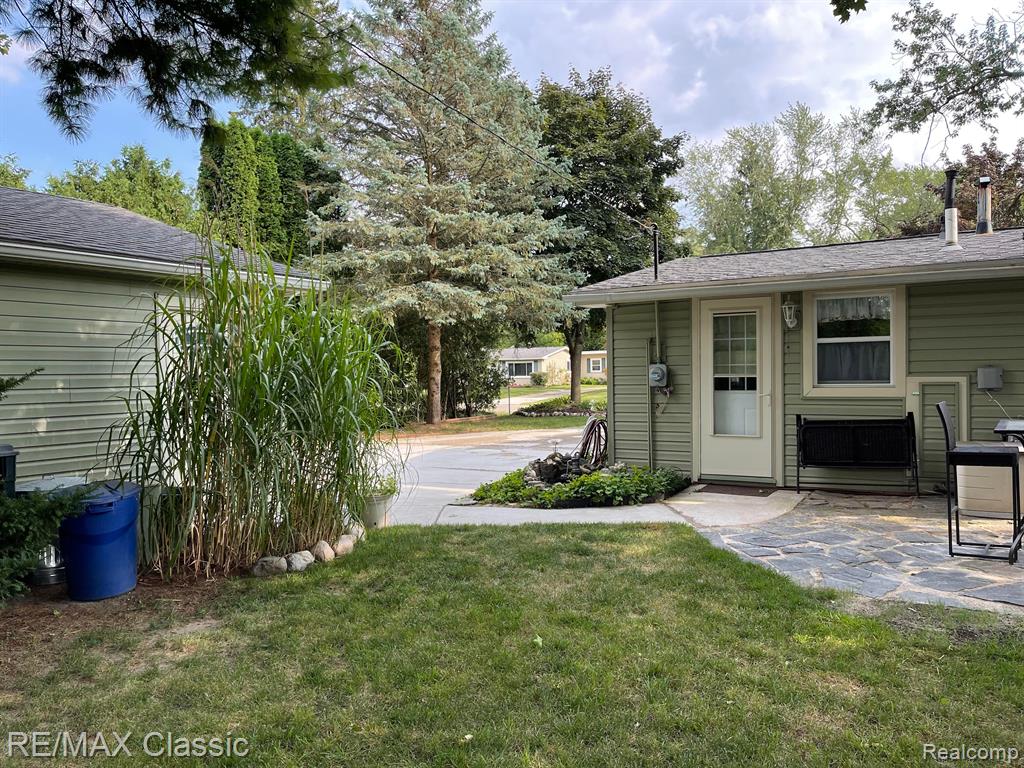 1833 Scheifle Road Walled Lake, MI 48390 - Photo 27 of 31
